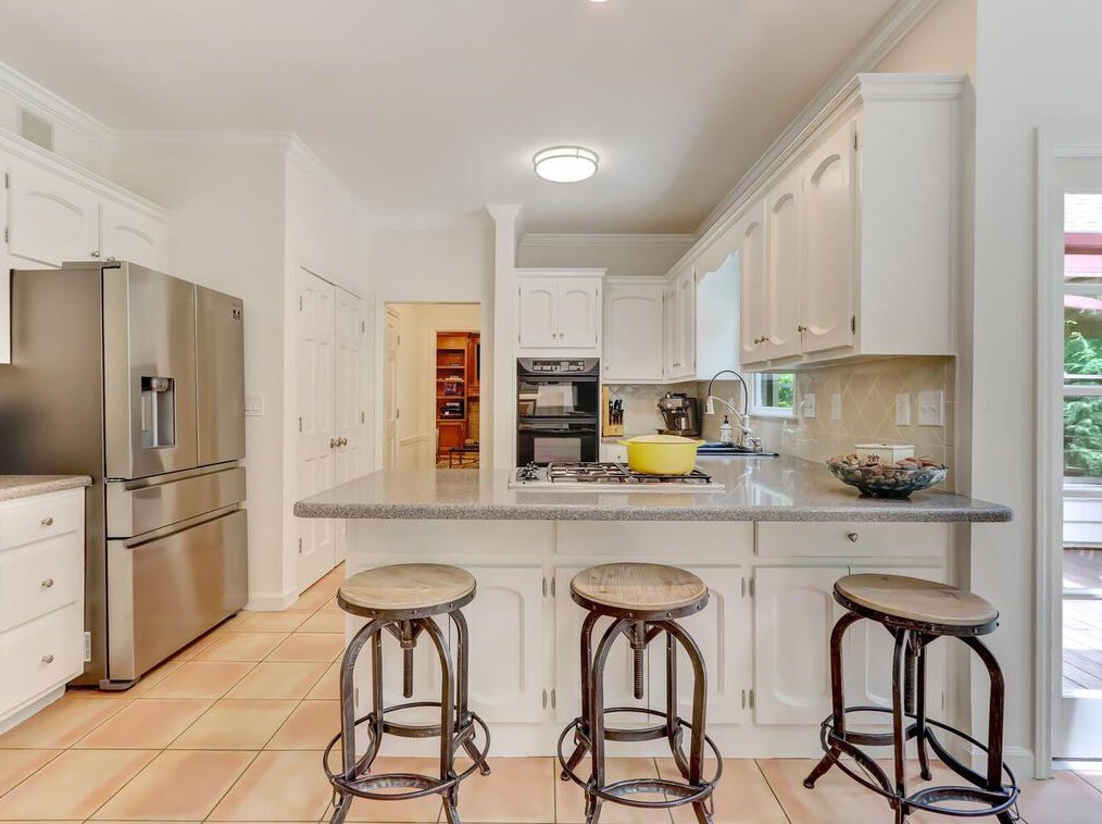 1825 Redbourne Dr, Atlanta GA  30350-5647 exterior