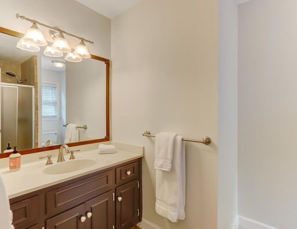 1825 Redbourne Dr, Atlanta GA  30350-5647 exterior