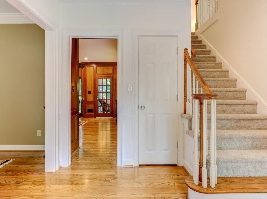 1825 Redbourne Dr, Atlanta GA  30350-5647 exterior