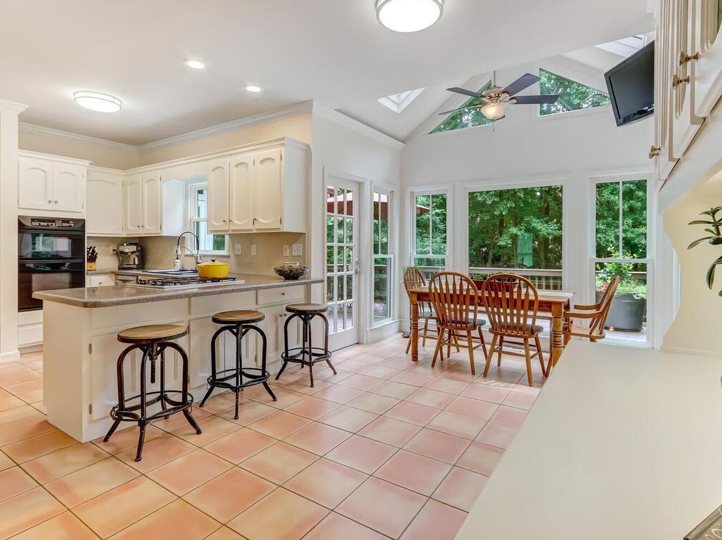 1825 Redbourne Dr, Atlanta GA  30350-5647 exterior