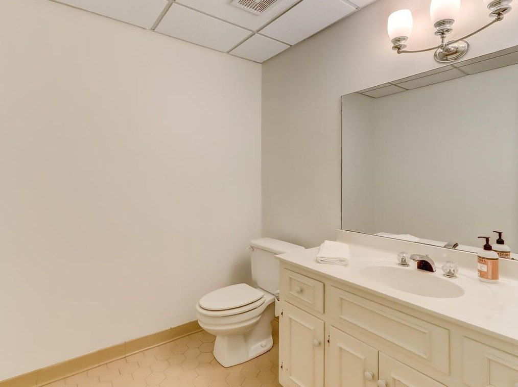 1825 Redbourne Dr, Atlanta GA  30350-5647 exterior