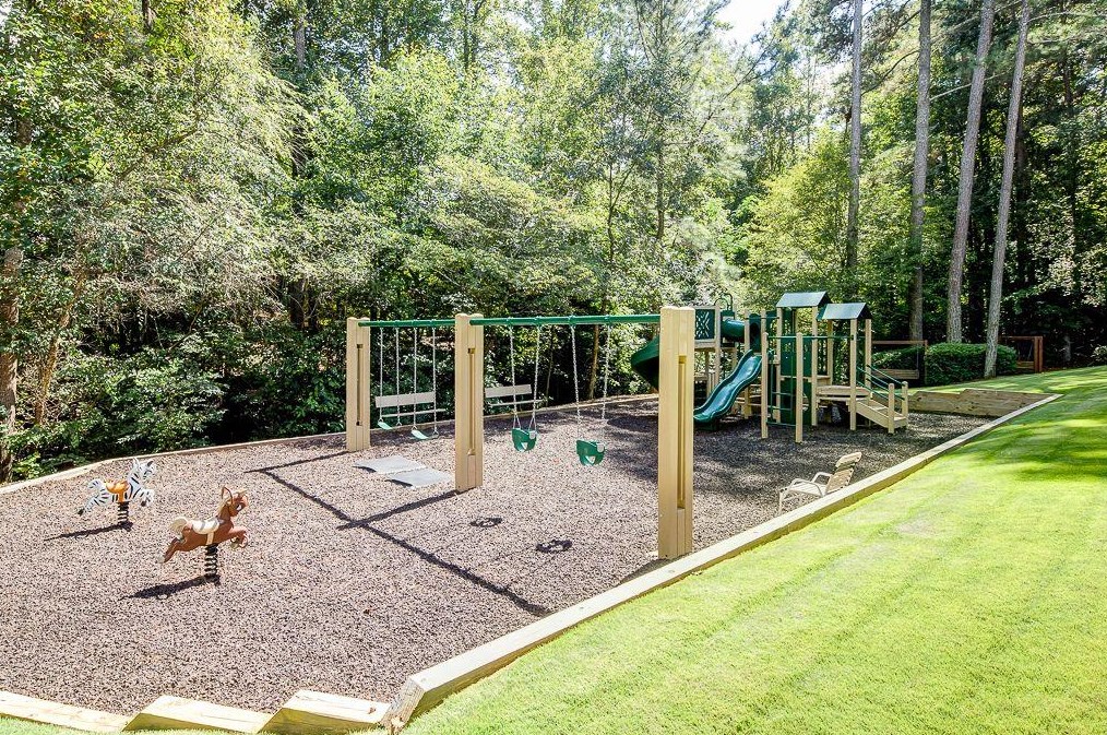 1825 Redbourne Dr, Atlanta GA  30350-5647 exterior