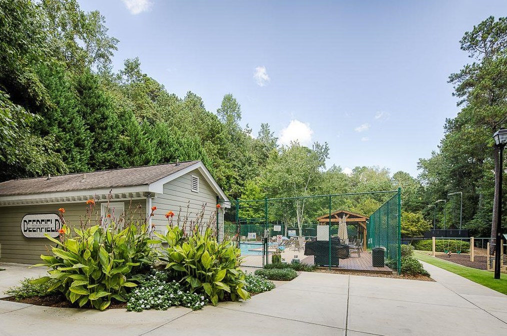 1825 Redbourne Dr, Atlanta GA  30350-5647 exterior