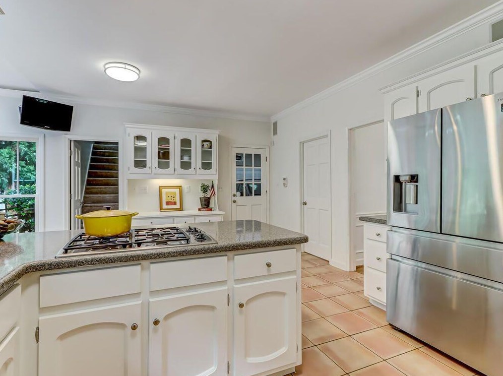 1825 Redbourne Dr, Atlanta GA  30350-5647 exterior