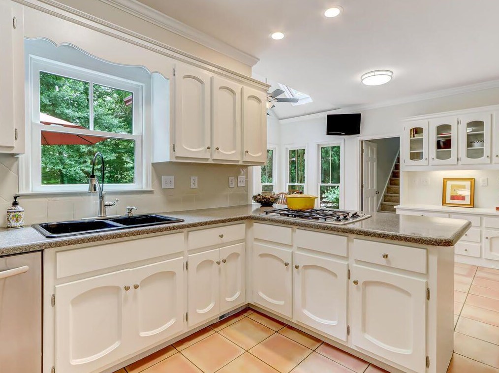 1825 Redbourne Dr, Atlanta GA  30350-5647 exterior