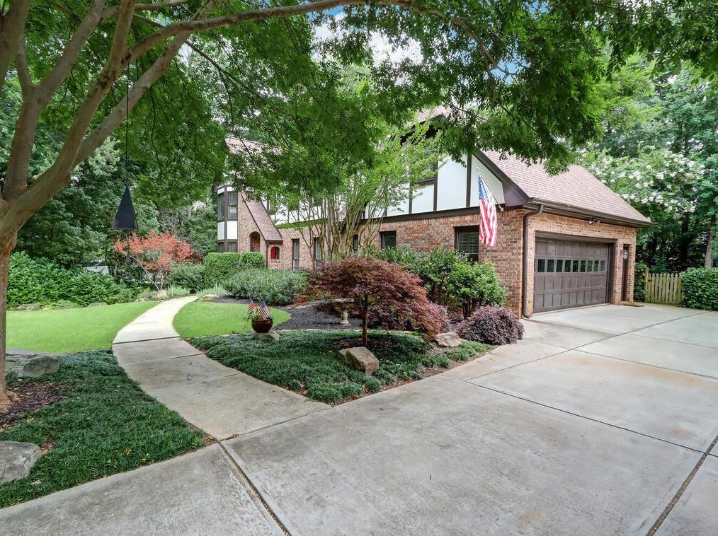 1825 Redbourne Dr, Atlanta, GA 30350-5647