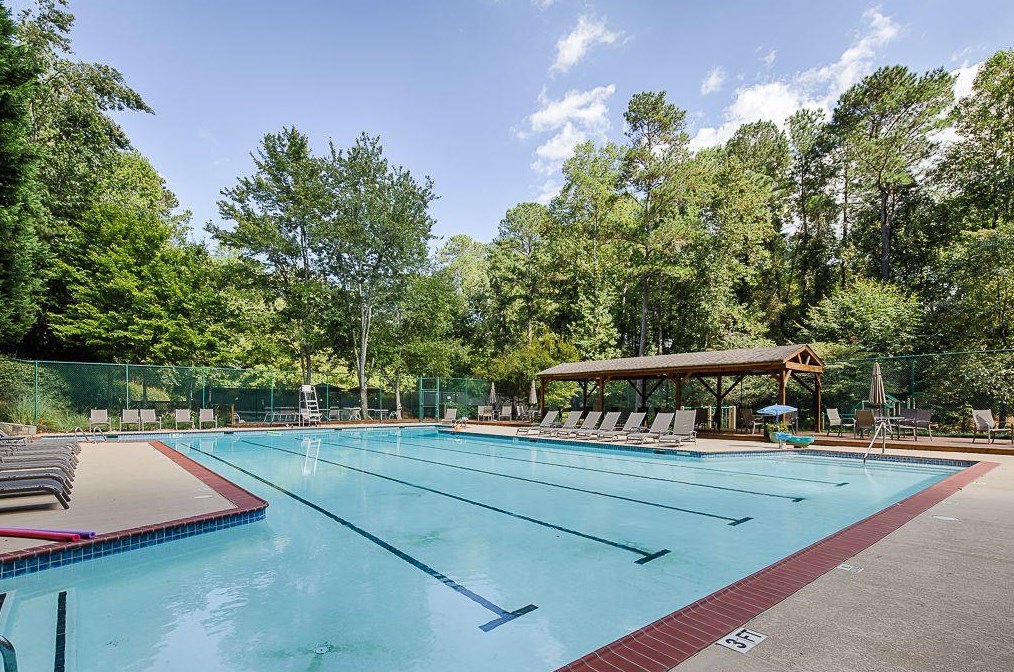 1825 Redbourne Dr, Atlanta GA  30350-5647 exterior