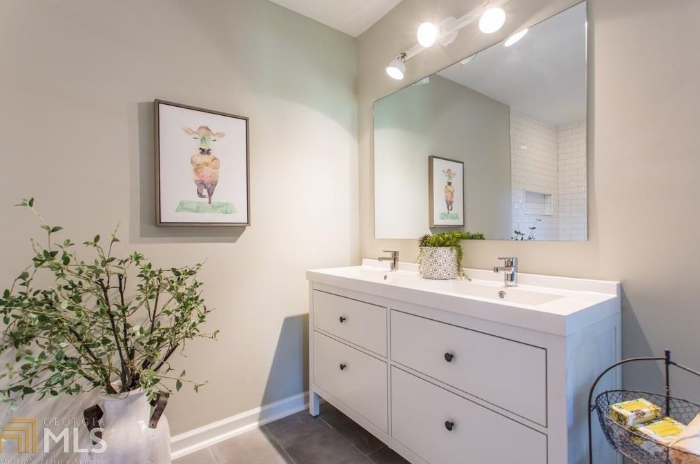 1841 Ridgeland Dr, Decatur GA  30032-4915 exterior