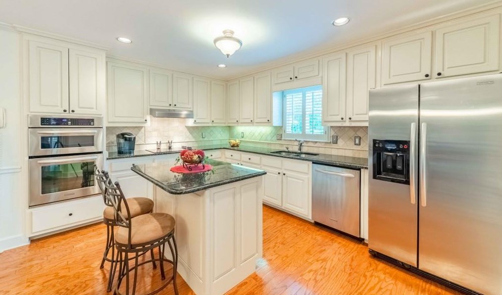 1025 Malbrough Dr, Alpharetta, GA 30004-6348