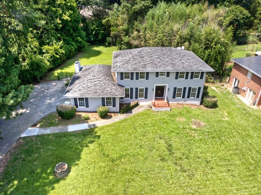 570 Riverside Rd, Roswell, GA 30075