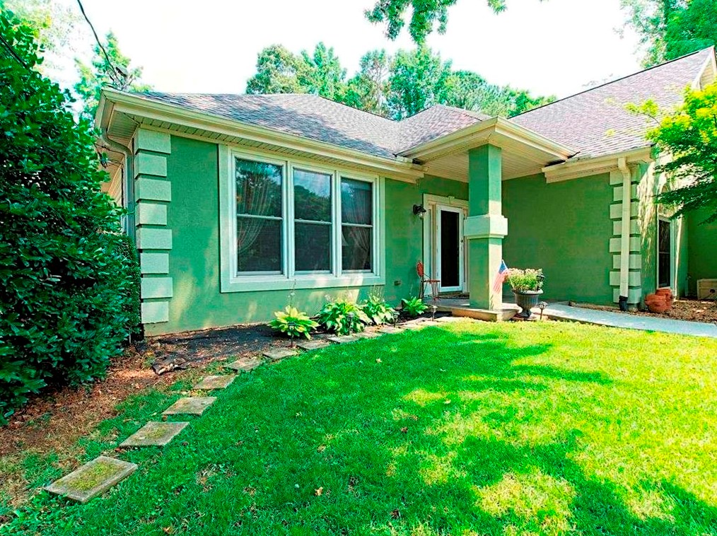 709 Oak Moss Dr, Lawrenceville, GA 30043-3142