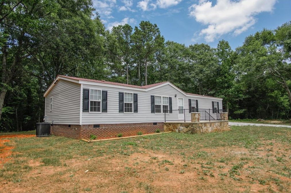 144 Mill Run Dr, Comer, GA 30629