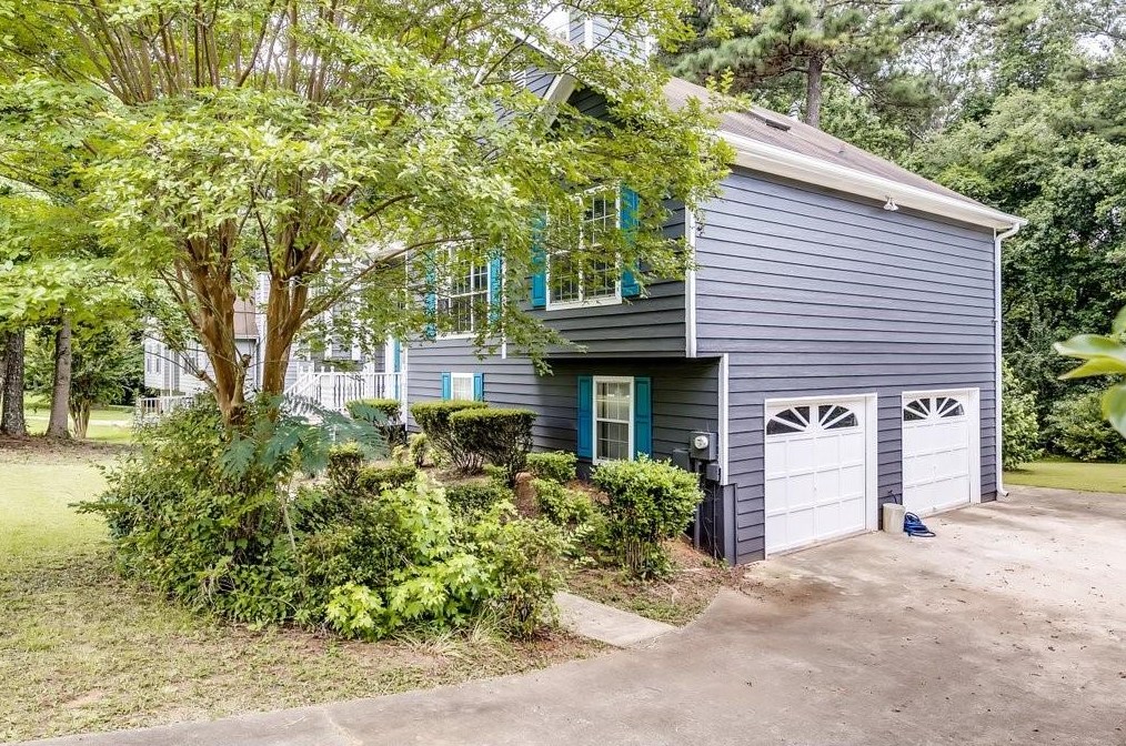 2098 W Lotus Point Dr, Lithia Springs, GA 30122