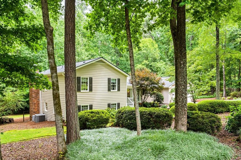 315 Waverly Hall Dr, Roswell, GA 30075-2114