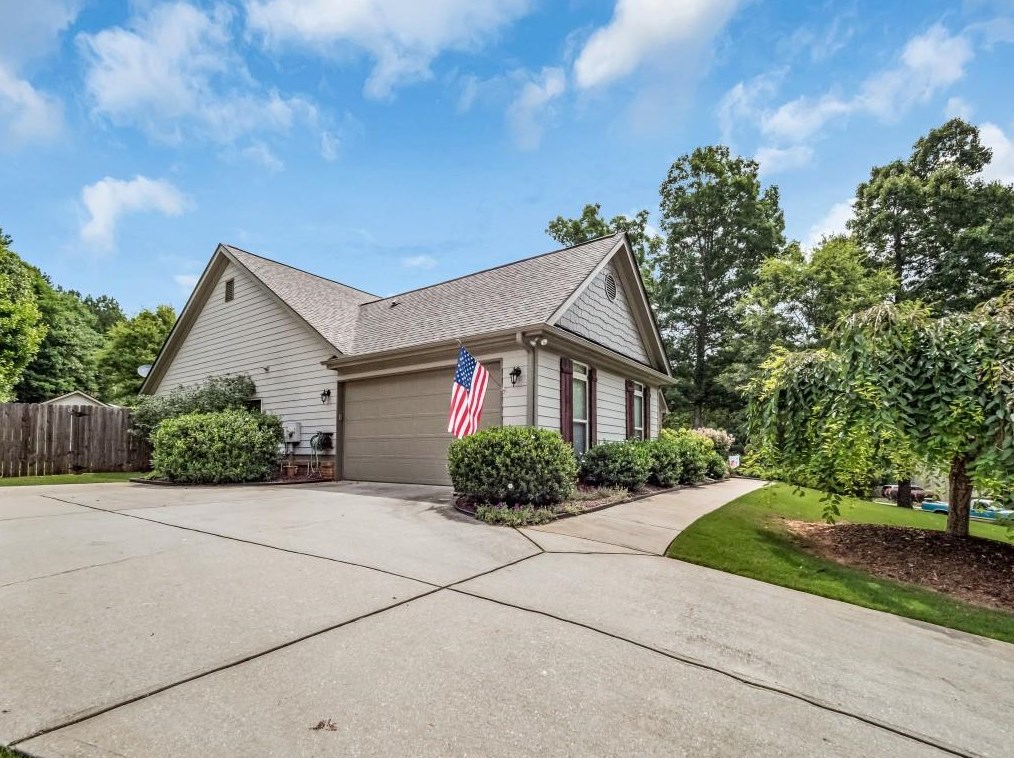 814 Caleb Dr, Winder, GA 30680-2884