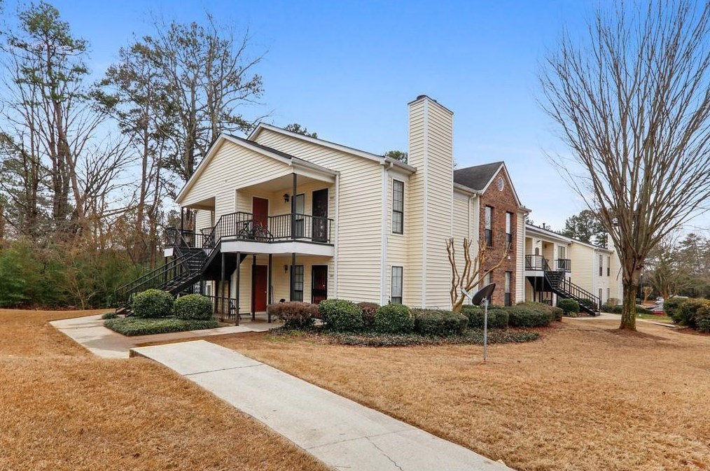 563 Windchase Ln, Stone Mountain, GA 30083