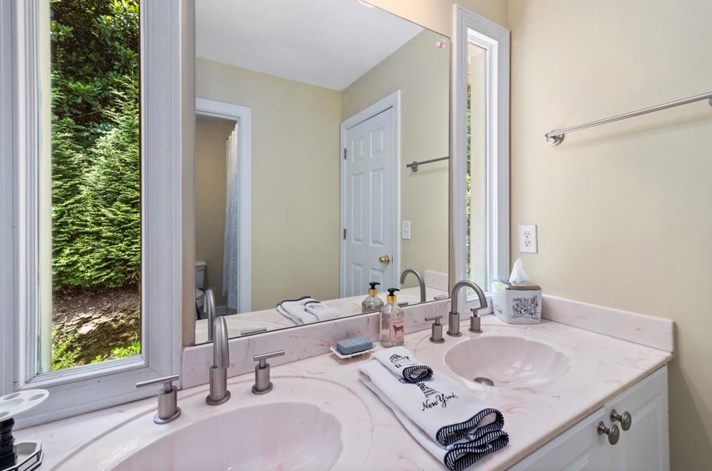 13 Wieuca Trce, Atlanta GA  30342-3856 exterior