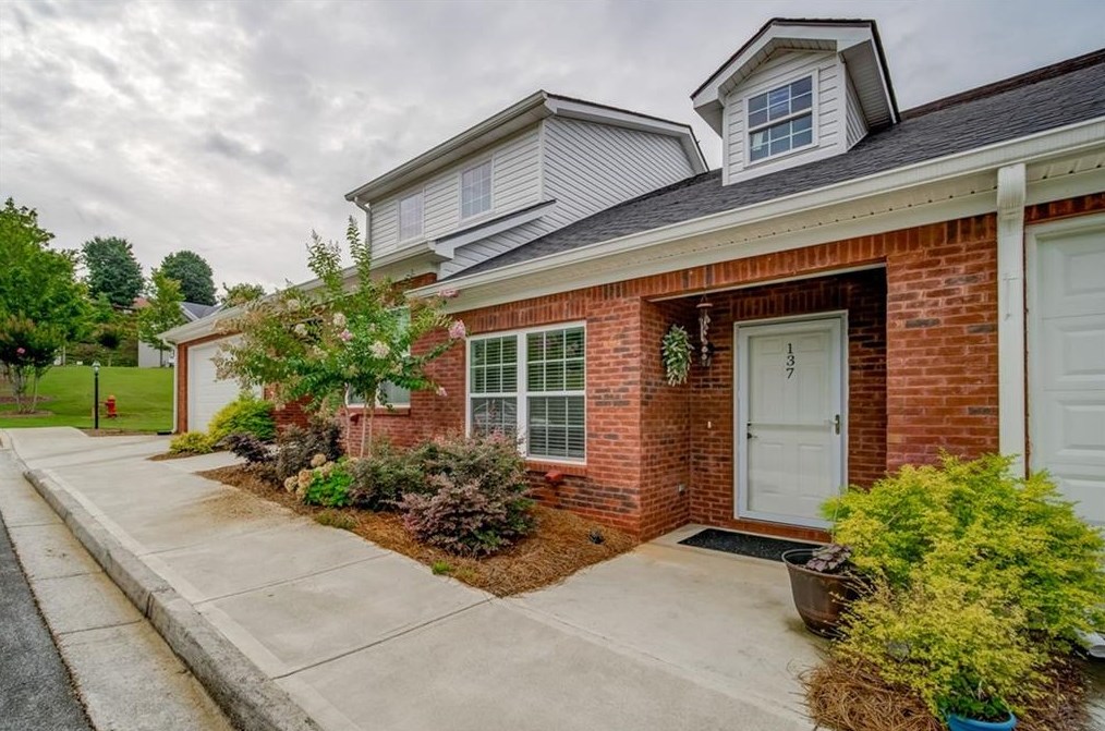 137 Old Mill Dr, Calhoun, GA 30701