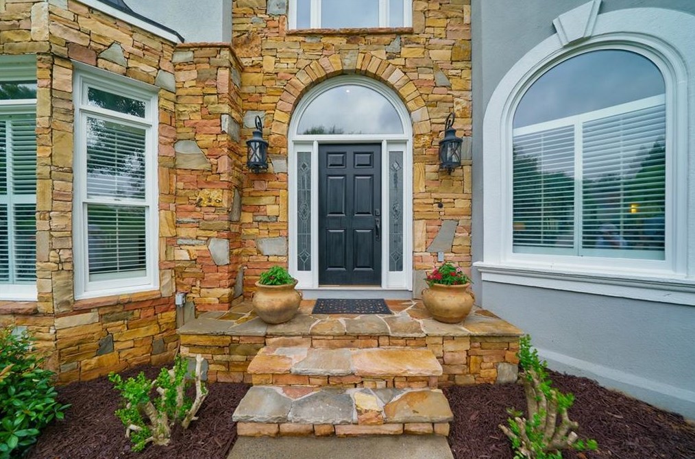 3850 Falls Landing Dr, Alpharetta, GA 30022-8097