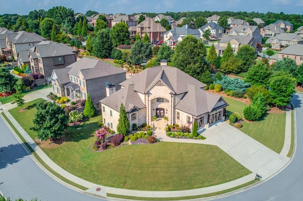 1977 Stonewater Ct, Hoschton, GA 30548-6356