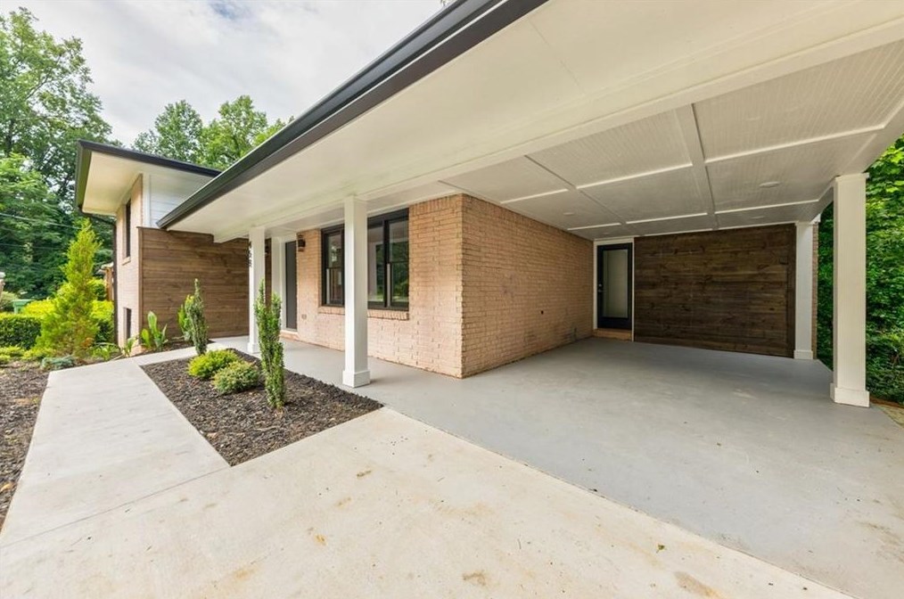 468 Waterford Rd, Atlanta GA  30318-7143 exterior