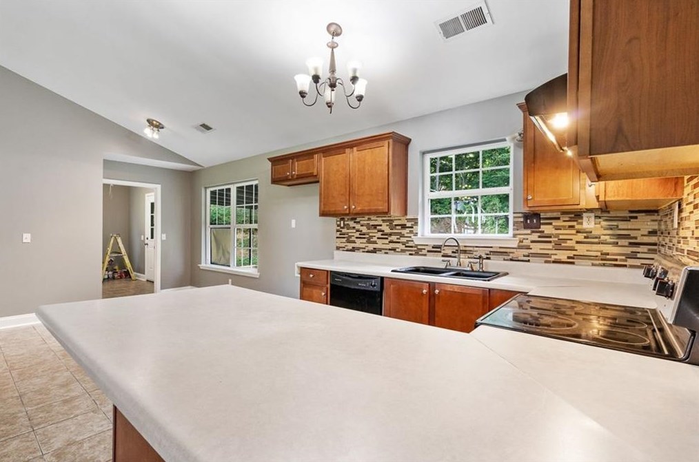 382 Sequoyah Cir, Calhoun GA  30701-9021 exterior