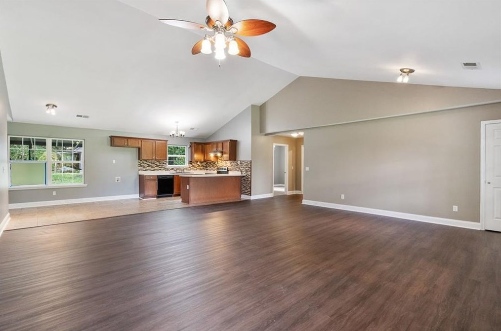 382 Sequoyah Cir, Calhoun GA  30701-9021 exterior