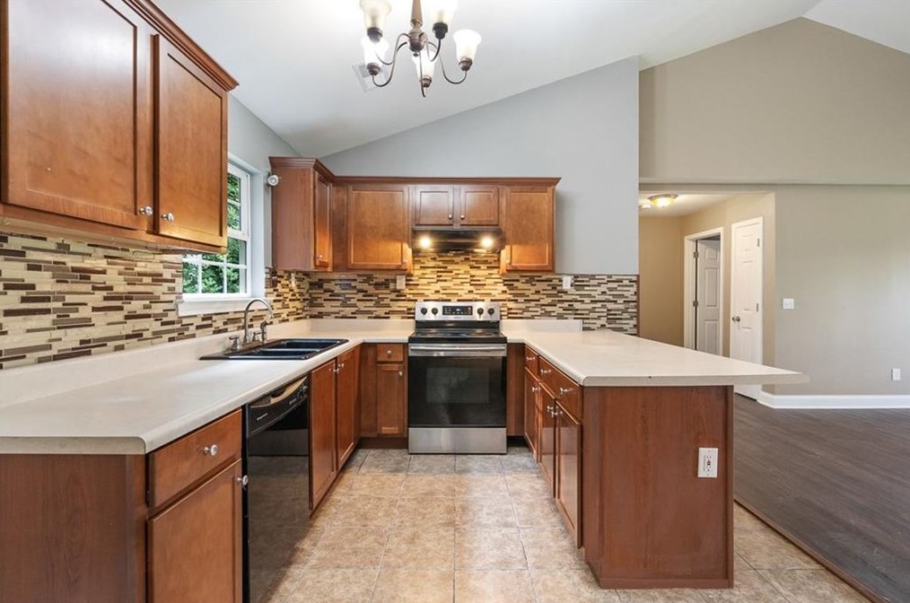 382 Sequoyah Cir, Calhoun GA  30701-9021 exterior