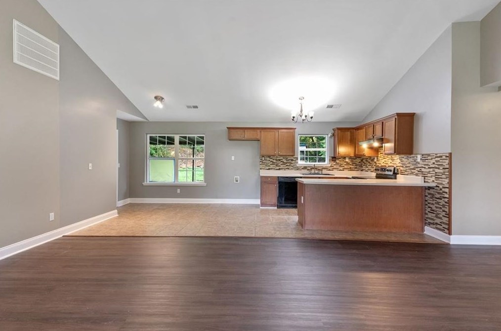 382 Sequoyah Cir, Calhoun GA  30701-9021 exterior