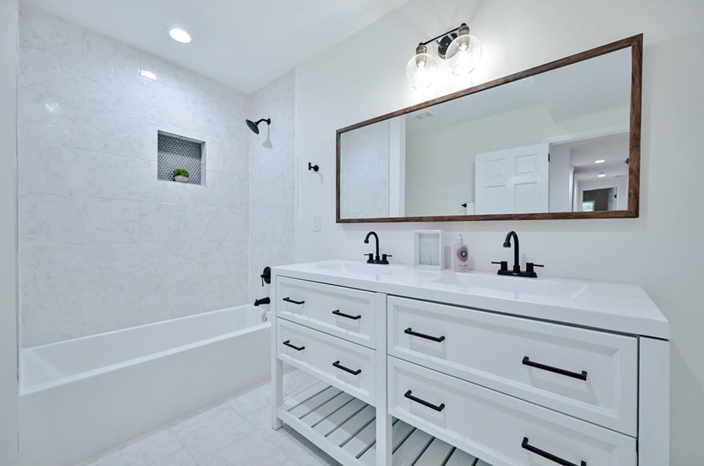 3356 Thornewood Dr, Atlanta GA  30340-4024 exterior