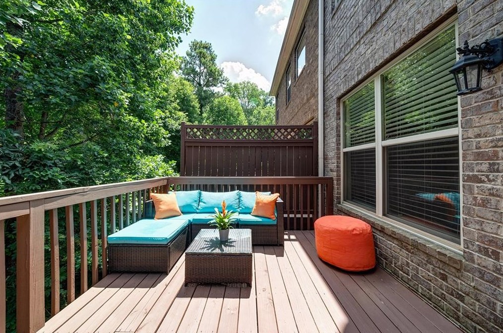 4004 Manchester Cir, Roswell GA  30075-8285 exterior