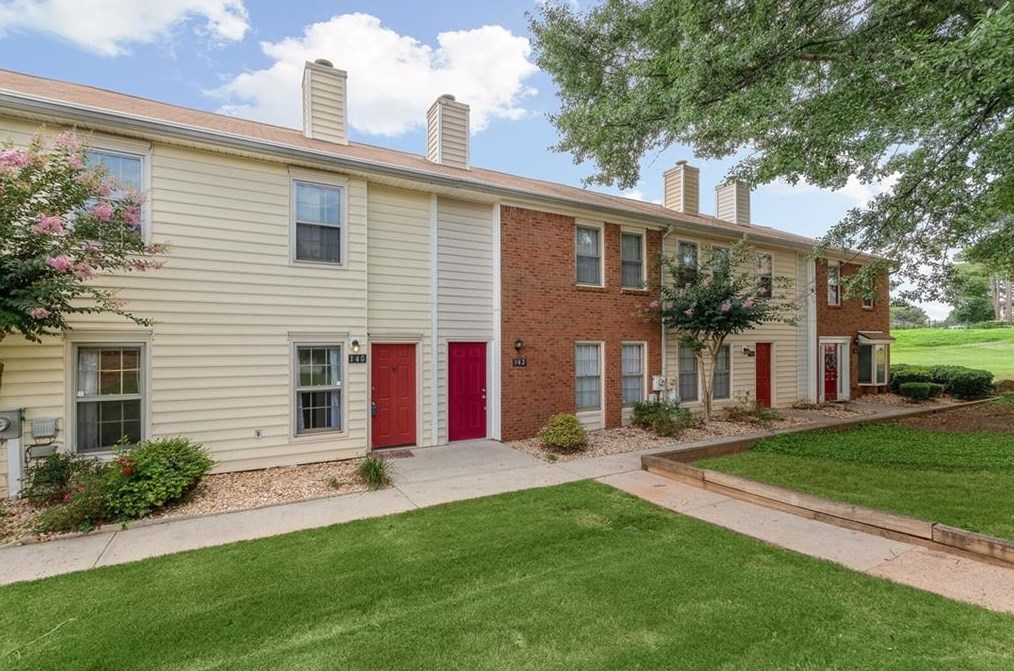 140 Old Ferry Way, Roswell, GA 30076-2046