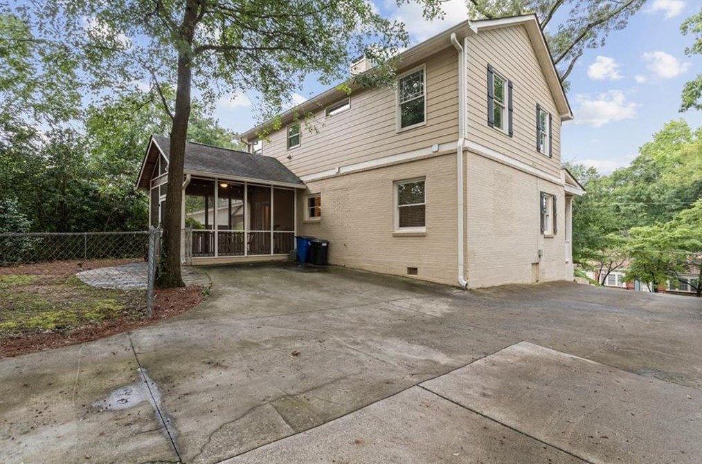 233 Chelsea Dr, Decatur GA  30030-5003 exterior