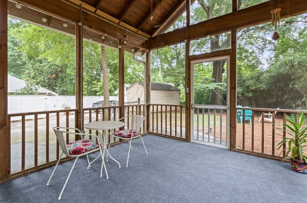 233 Chelsea Dr, Decatur GA  30030-5003 exterior