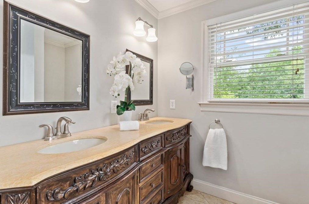 233 Chelsea Dr, Decatur GA  30030-5003 exterior