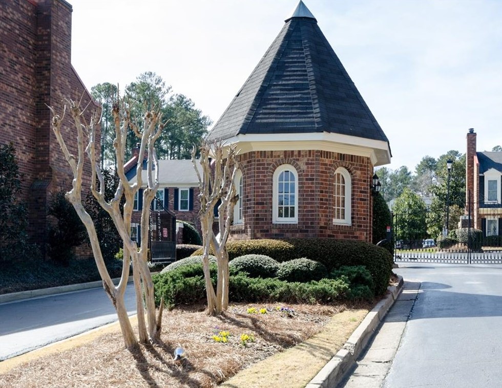 5 Walden Walk, Atlanta GA  30342-3748 exterior