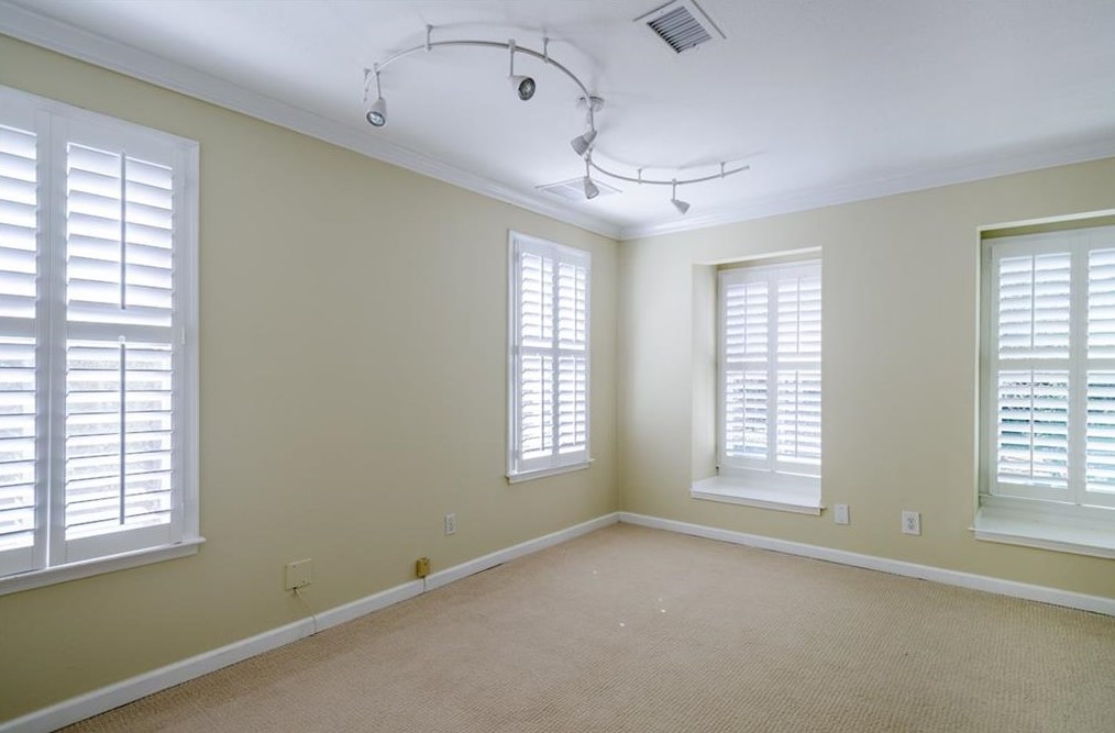 5 Walden Walk, Atlanta GA  30342-3748 exterior