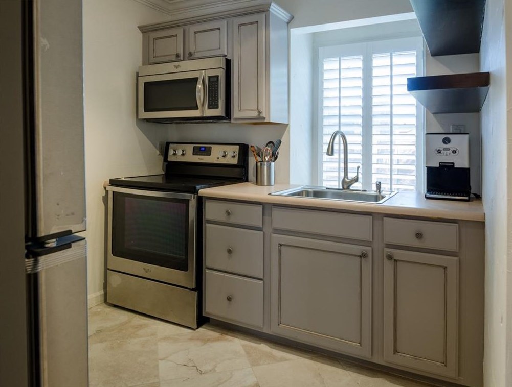 5 Walden Walk, Atlanta GA  30342-3748 exterior