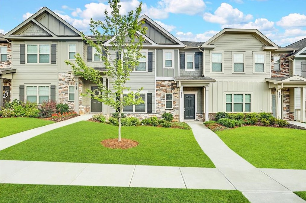 225 Orchard Dr, Porterdale, GA 30014