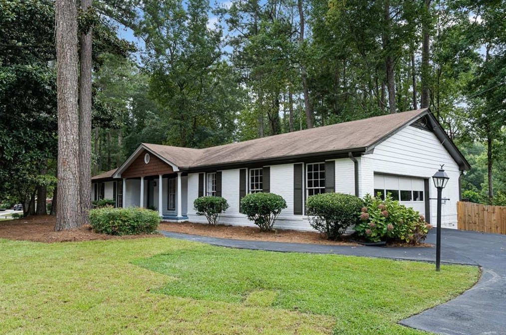 2472 Riverglenn Cir, Atlanta, GA 30338-5943