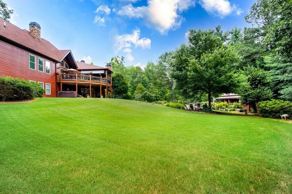 185 River Meadow Ln, Social Circle, GA 30025