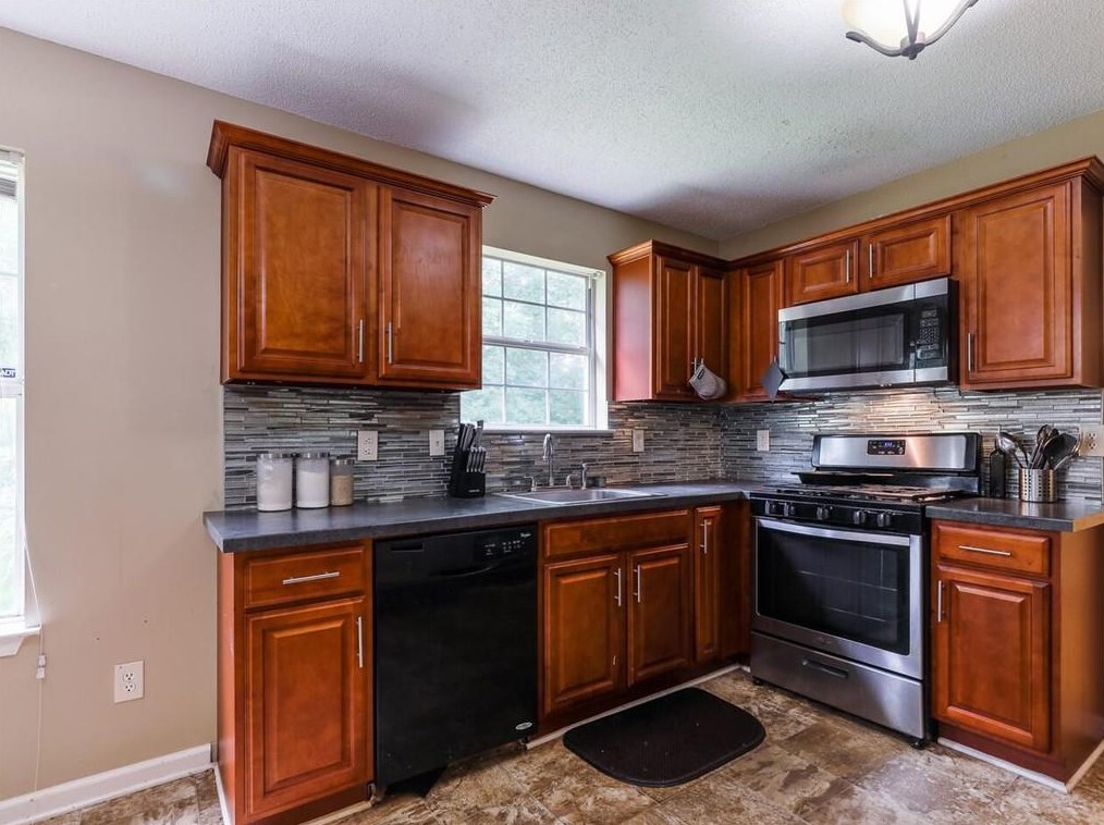 2381 Charleston Ter, Decatur GA  30034-1857 exterior