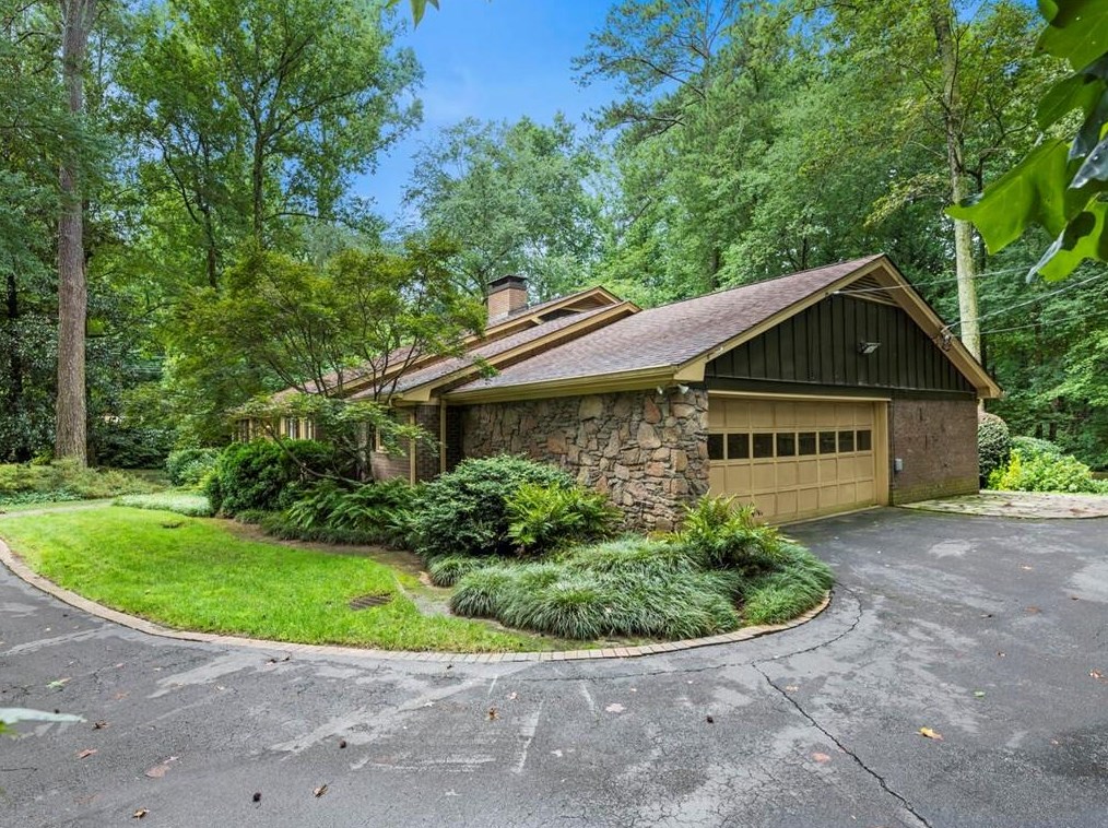 6020 Weatherly Dr, Atlanta, GA 30328-3626