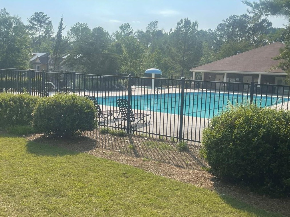 1305 Stone Bay Dr, Atlanta GA  30331-8953 exterior