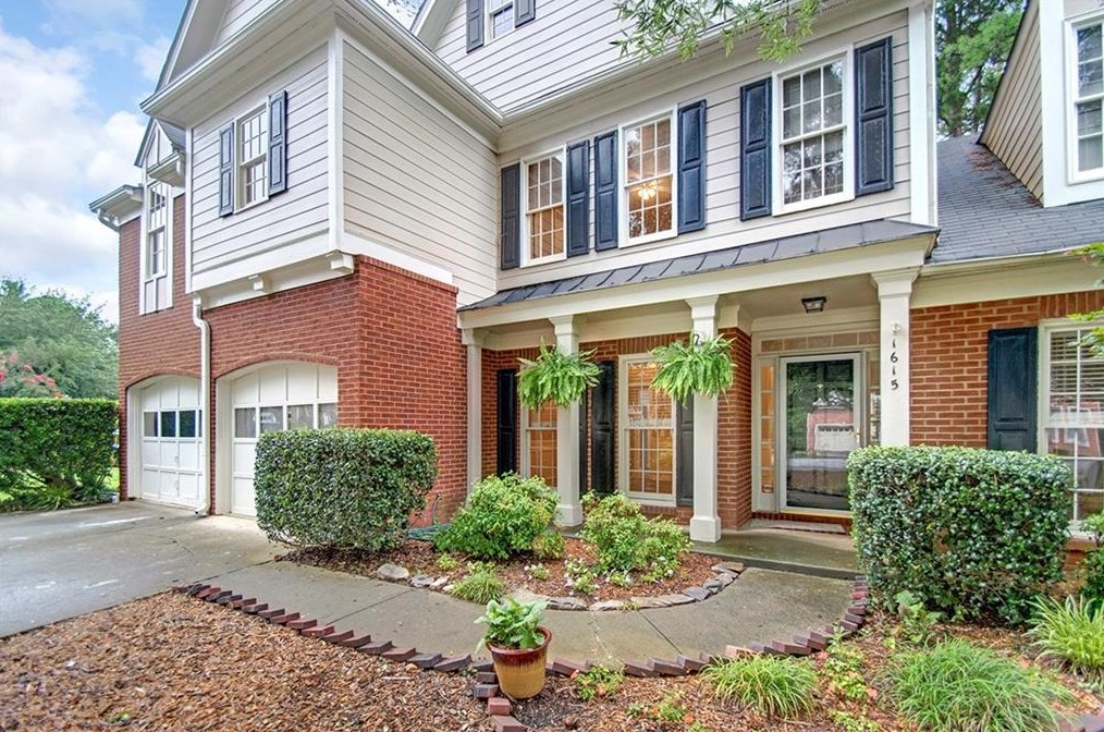 1615 Calvin Davis Cir, Lawrenceville, GA 30043-3164