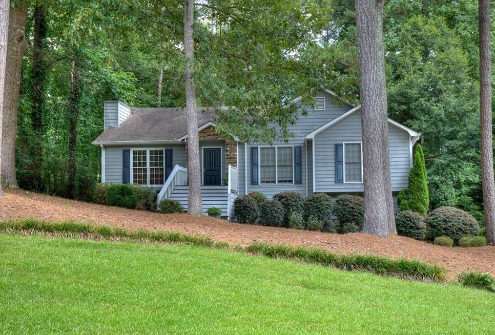 142 Presidential Dr, Dallas, GA 30157-2633