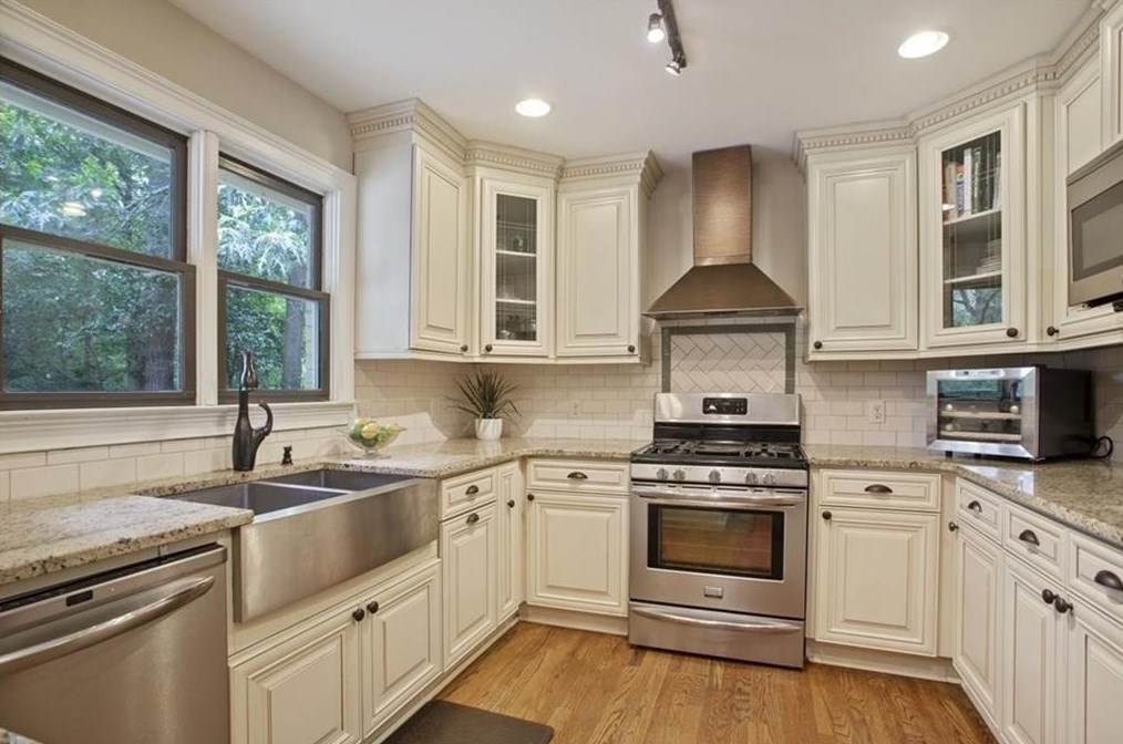 1367 Carter Rd, Decatur GA  30030-4606 exterior