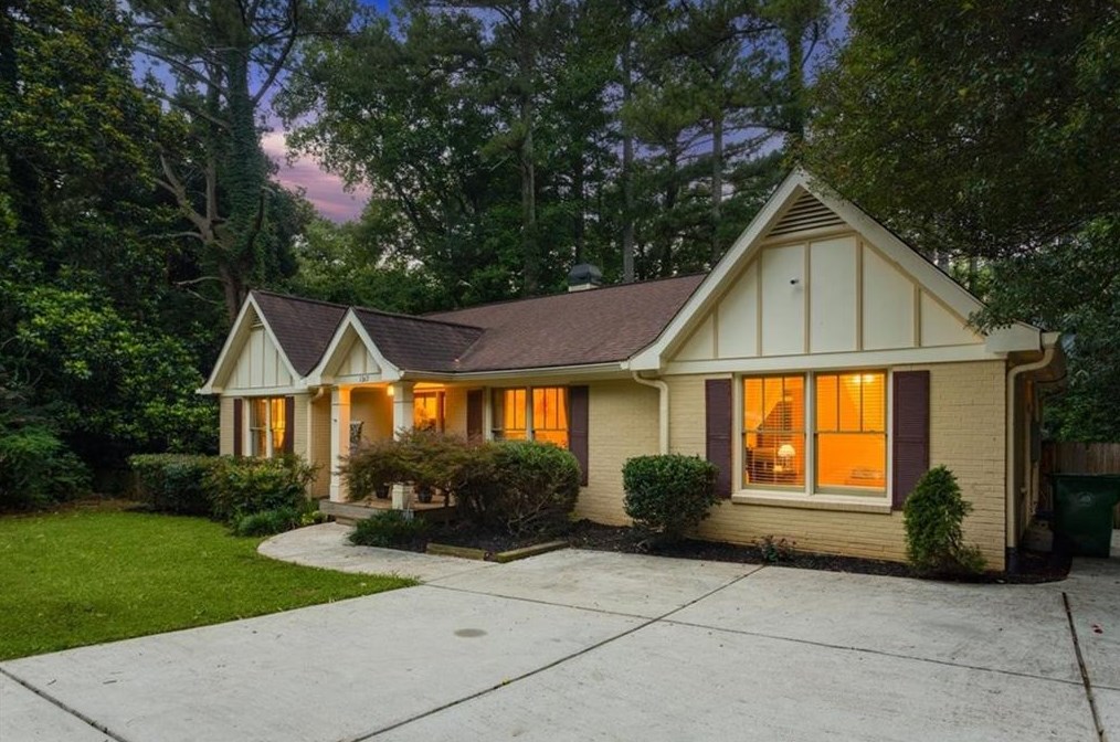 1367 Carter Rd, Decatur GA  30030-4606 exterior