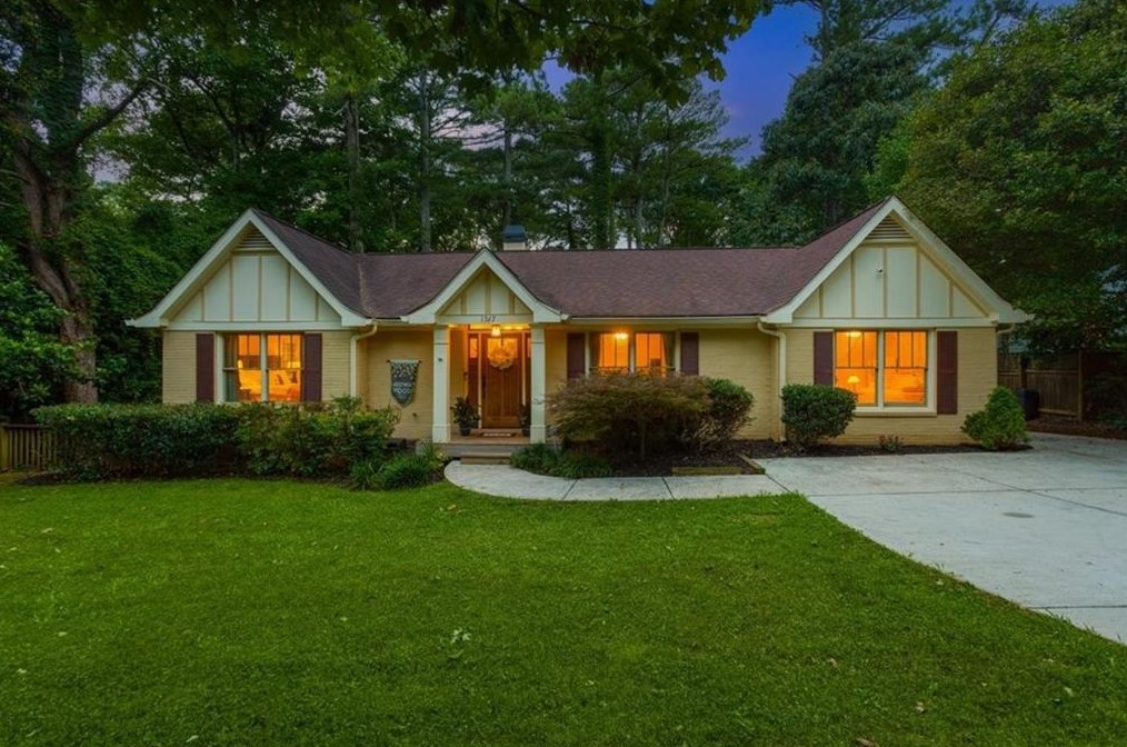 1367 Carter Rd, Decatur GA  30030-4606 exterior