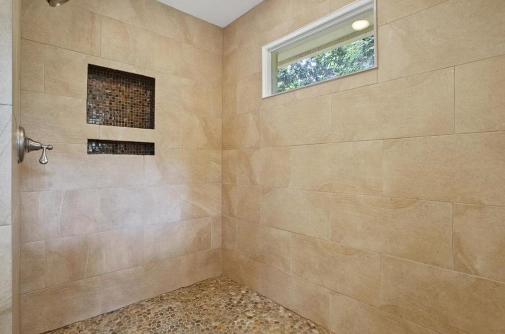 1367 Carter Rd, Decatur GA  30030-4606 exterior